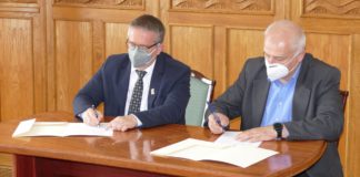 A közművelődési megállapodás megerősítése: Tata Város Önkormányzata – MZNT kozmuv m alairas