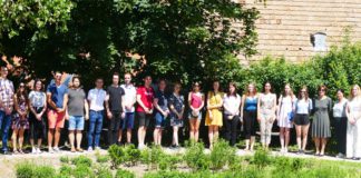 Az MZNT és a Magyary Szakkollégium tatai találkozójáról szobornal mindenki