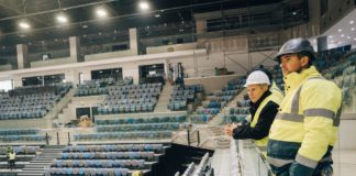 Az utolsó simításokat végzik a tatabányai Multifunkcionális rendezvénycsarnokban Az utolso simitasokat vegzik a tatabanyai Multifunkcionalis rendezvenycsarnokban