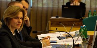 Súlyos tízmilliókat kell fizetnie a tatabányai önkormányzatnak a jogsértő elbocsátások miatt Sulyos tizmilliokat kell fizetnie a tatabanyai onkormanyzatnak a jogserto elbocsatasok miatt