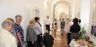 „A Szakkör” kiállítás nyílt Tatán az MZNT szervezésében megnyito