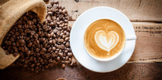 Napi fél és 3 csésze közötti kávéfogyasztás jó hatással van a szív-és érrendszerre Napi fel es 3 csesze kozotti kavefogyasztas jo hatassal van a sziv es errendszerre