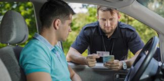 Szélvédő nélküli autóban, jogosítvány nélkül száguldozott Tatabányán egy férfi Szelvedo nelkuli autoban jogositvany nelkul szaguldozott Tatabanyan egy ferfi