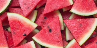 Várhatóan kevesebb dinnye terem idén, de a belföldi fogyasztást ki tudják elégíteni a termelők – közölte a Magyar Dinnyetermelők Egyesülete. Varhatoan kevesebb dinnye terem iden de a belfoldi fogyasztast ki tudjak elegiteni a termelok – kozolte a Magyar Dinnyetermelok Egyesulete.