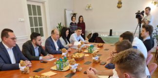 MEGALAKULT A KOMÁROMI IFJÚSÁGI TANÁCSADÓ TESTÜLET 02.05