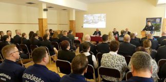 ÚJ RENDŐRKAPITÁNYT KAPOTT OROSZLÁNY 03.31