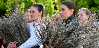 MA VAN VIRÁGVASÁRNAP 04.02