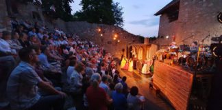 ÉVFORDULÓK ÉVADAKÉNT HIRDETI MEG AZ ESZTERGOMI VÁRSZÍNHÁZ NYÁRI MŰSORÁT 06.21