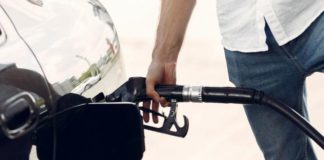 ÁTMENETI AZ ÜZEMANYAG-KISZOLGÁLÁS KORLÁTOZÁSA EGYES KISKERESKEDŐKNEK 1118