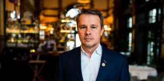 FIGULA MIHÁLY LETT AZ ÉV BORTERMELŐJE 12.09.Figula