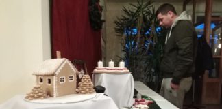 MÉZESKALÁCSOKBÓL NYÍLT KIÁLLÍTÁS SÁRISÁPON 12.11