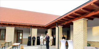 KATOLIKUS KÖZÖSSÉGI HÁZAT AVATTAK DOROGON 2022 08 07 Katolikus kozossegi hazat avattak Dorogon