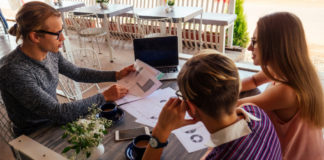 25 ÉV ALATTIAKAT SEGÍTENEK MEGYÉNKBEN 2022.08.08. 25 ev alattiaknak