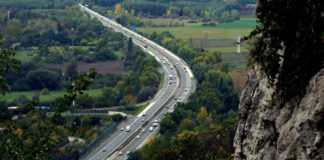 Burkolatjavítás miatt forgalomkorlátozás lesz az M1-es autópályán Győr és Tata között 2022.08.15. Utburkolat javitas