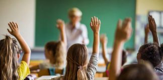 NAGYMÉRTÉKBEN EMELKEDHET PEDAGÓGUSOK BÉRE 2022.10.22