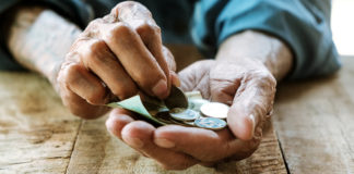 MEGKEZDŐDÖTT A 70 ÉV FELETTIEK TÁMOGATÁSÁNAK KÉZBESÍTÉSE TATABÁNYÁN 2022.12.16