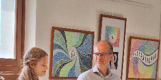 Gulya Panna kiállítása nyílt meg a Tatai Református Gimnáziumban GP5